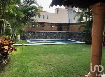 Casa · 332m² · 4 Recámaras · 2 Estacionamientos · Casa en Venta en Burgos Bugambilias