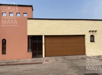 Casa · 255m² · 3 Recámaras · 2 Estacionamientos · Casa en Venta - Privada Independencia - Jardines de Querétaro - Casa Hilda