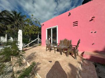 Casa de 1 habitación, Progreso · Casa con Amplio Terreno en Venta de Oportunidad en Chelem Puerto