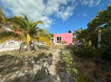 Casa de 1 habitación, Progreso · Casa con Amplio Terreno en Venta de Oportunidad en Chelem Puerto