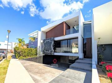 Casa en condominio de 3 habitaciones, Zapopan · Casa de Lujo Nueva en Venta en Los Olivos Zona Valle Real