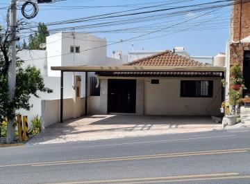 Casa · 176m² · 2 Recámaras · 2 Estacionamientos · Casa en Renta Lomas del Valle