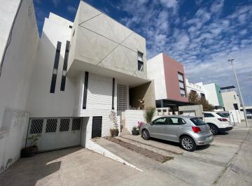Casa de 4 habitaciones, El Marqués · Casa Vintage Amueblada en Renta en Zibatá