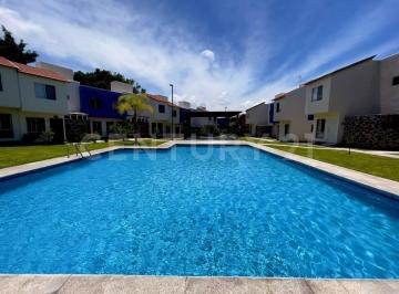 Casa en condominio · 53m² · 2 Recámaras · 1 Estacionamiento · Casas con Alberca Nuevas Frente H del Niño en Zapata Mor