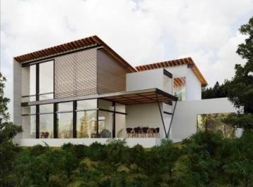 Casa · 305m² · 4 Recámaras · 2 Estacionamientos · Casa Moderna en Venta con Excelente Ubicación en Valle de Bravo.