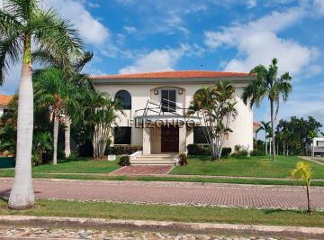 Casa · 500m² · 3 Recámaras · 3 Estacionamientos · Casa en Renta, Fracc. Lagunas de Miralta, $52,200