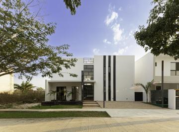 Casa · 352m² · 3 Recámaras · 2 Estacionamientos · Casa en Venta en Privada Ravenna Cabo Norte