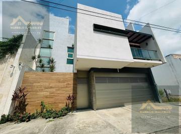 Casa · 424m² · 3 Recámaras · 2 Estacionamientos · Casa en Venta en Jardines de Virginia