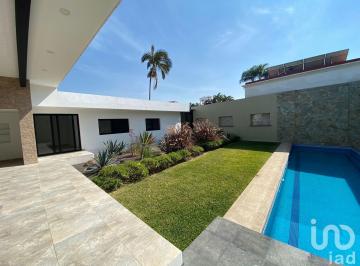 Casa · 290m² · 2 Recámaras · 2 Estacionamientos · Casa en Venta 1 Nivel en Jardines de Reforma, Cuernavaca