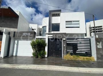 Casa · 188m² · 4 Recámaras · 5 Estacionamientos · Casa en Venta en Loma Dorada, Tijuana Baja California.