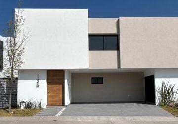 Casa · 334m² · 3 Recámaras · 2 Estacionamientos · Venta de Casa Nueva en Lomas del Molino 4