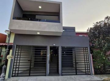 Casa · 242m² · 3 Recámaras · Hermosa E Iluminada Casa en Venta en El Fracc. Almendros en Coatepec