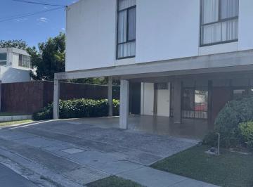 Casa · 600m² · 3 Recámaras · 3 Estacionamientos · Casa - Gonzalitos