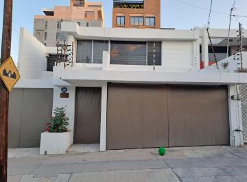 Casa de 3 habitaciones, León · Casa en Venta en Jardines del Moral