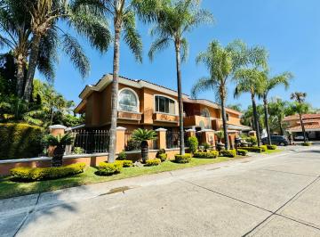 Casa en condominio de 6 habitaciones, Zapopan · Casa en Puerta de Hierro en Venta