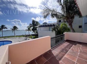Casa · 149m² · 3 Recámaras · 1 Estacionamiento · Casa de Dos Niveles en Venta / Residencial Isla Dorada, Zona Hotelera