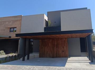 Casa de 4 habitaciones, Querétaro · Casa en Venta en Altozano Fogata Querétaro