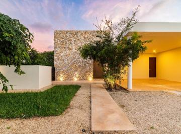 Casa de 3 habitaciones, Mérida · Casa de 1 Planta en Venta en Mérida, Yucatán