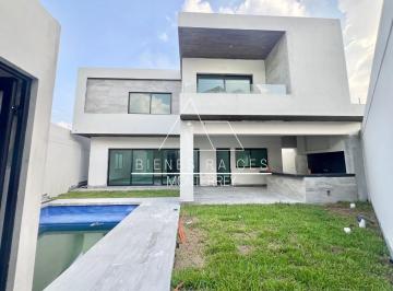 Casa · 500m² · 3 Recámaras · 4 Estacionamientos · Casa en Privada Granadas en Zona de El Uro