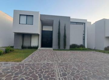 Casa · 310m² · 3 Recámaras · 3 Estacionamientos · Renta Casa en La Campiña del Bosque