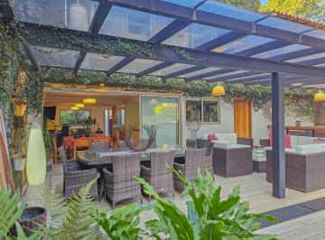Casa · 350m² · 4 Recámaras · 2 Estacionamientos · Casa Moderna en Venta en Avandaro.