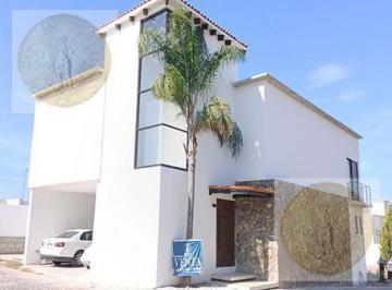Casa · 244m² · 4 Recámaras · 2 Estacionamientos · Diseño Exclusivo y Contemporáneo