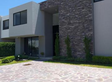 Casa · 250m² · 3 Recámaras · Renta de Casa en La Campiña del Bosque