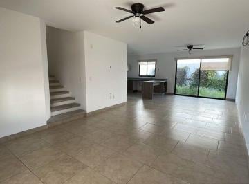 c9dd1a86cb27f89f23376308e41b0707529cce4b5f6dc7dcf2231679a4986329 · Casa en Venta Residencial Refugio