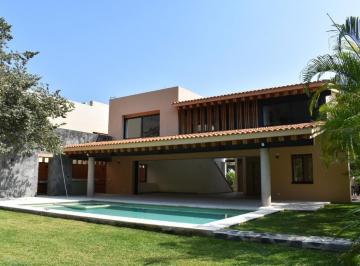 Casa · 650m² · 4 Recámaras · 3 Estacionamientos · Departamento en Poblado Acapatzingo