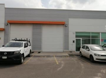 Bodega comercial · 300m² · 4 Estacionamientos · Bodega en Renta por Parque Industrial Benito Juárez