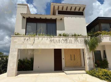 Casa · 288m² · 3 Recámaras · 2 Estacionamientos · Casa en Venta Losantos Cancún