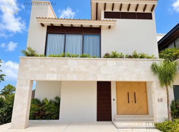 Casa · 288m² · 3 Recámaras · 2 Estacionamientos · Casa en Venta Losantos Cancún