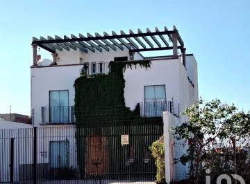 Casa · 520m² · 4 Recámaras · 3 Estacionamientos · Venta de Casa en San Miguel de Allende, Guanajuato.