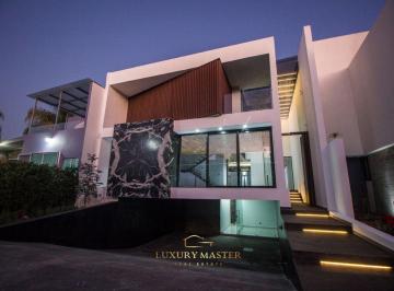 Casa · 438m² · 3 Recámaras · 4 Estacionamientos · Casa en Los Olivos Zona Valle Real en Venta
