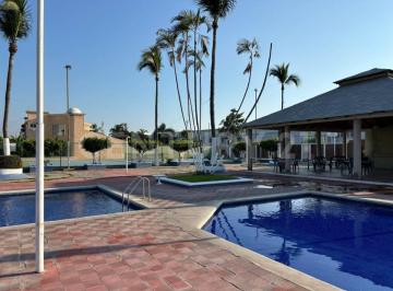 Casa en condominio · 115m² · 4 Recámaras · 4 Estacionamientos · Casa en Venta en Condominio Muy Cercas de La Playa y del Bulevar Costero