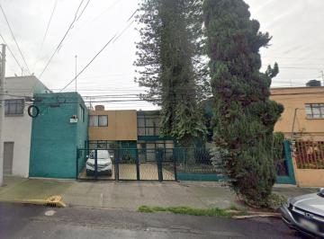 Casa de 3 habitaciones, Coyoacán · "Encanto Vintage: Casa en Col. Avante, Coyoacán - Espacios con historia"