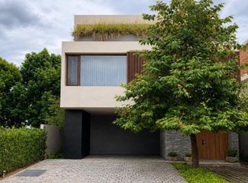 Casa en condominio de 4 habitaciones, Zapopan · Casa en Venta Fraccionamiento Arauca 1