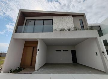 Casa · 238m² · 3 Recámaras · 2 Estacionamientos · Casa en Venta con Recámara en Planta Baja en Punto Lomas Riviera Veracruzana Alvarado Veracruz