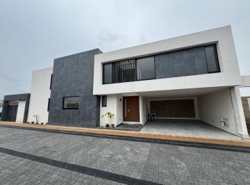 Casa · 184m² · 3 Recámaras · 2 Estacionamientos · Casa en Venta Metepec