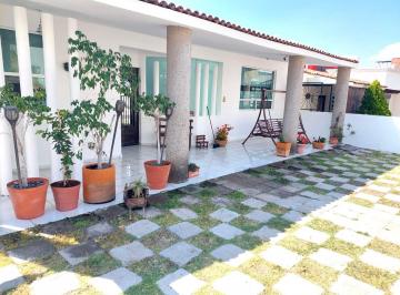 Casa en condominio de 4 habitaciones, Querétaro · Linda Casa en Privada Arboledas a un Lado del Holiday Inn Diamante