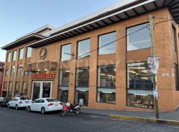 Edificio · 3061m² · 10 Estacionamientos · Edificio Comercial en El Centro de Uruapan: Renta Completa o por Espacios