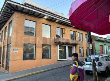 Edificio · 3061m² · 10 Estacionamientos · Edificio Comercial en El Centro de Uruapan: Renta Completa o por Espacios