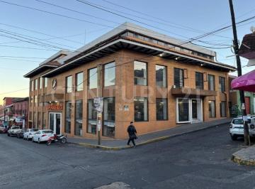 Edificio · 3061m² · 10 Estacionamientos · Edificio Comercial en El Centro de Uruapan: Renta Completa o por Espacios