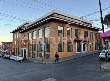 Edificio · 3061m² · 10 Estacionamientos · Edificio Comercial en El Centro de Uruapan: Renta Completa o por Espacios