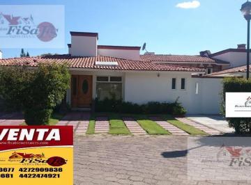 Casa · 469m² · 5 Recámaras · 4 Estacionamientos · Venta/renta Casa San Gil, Acceso Al Lago