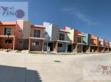 Casa · 137m² · 3 Recámaras · 2 Estacionamientos · Venta de Casas Viñedos 39