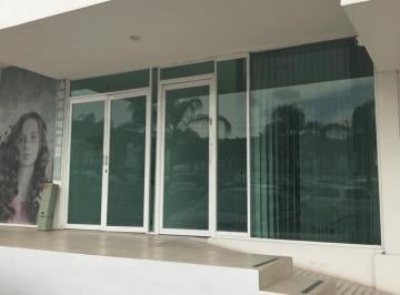 Local comercial · 60m² · 2 Estacionamientos · Local - Centro Sur