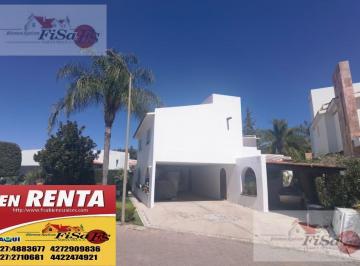 Casa · 460m² · 3 Recámaras · 4 Estacionamientos · Hermosa Casa en Renta