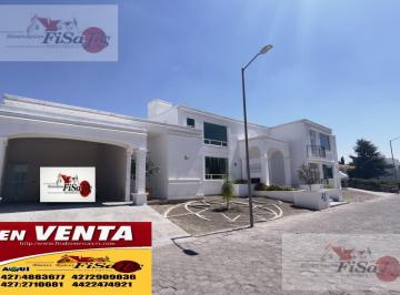 Casa · 800m² · 4 Recámaras · 6 Estacionamientos · Casa en Venta