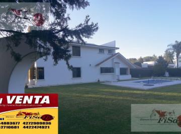 Casa · 440m² · 3 Recámaras · 2 Estacionamientos · Casa en Venta
